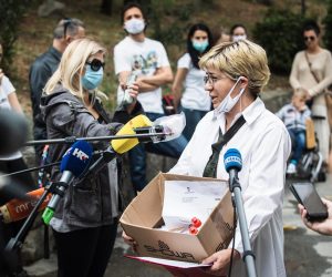 20.05.2020., Split - Udruga roditelja za djecu najteze tjelesne invalide i djecu s teskocama u razvoju Andeli odrzala je konferenciju za medije. Na konferenciji za medije bilo je rijeci o poteskocama s kojima se Udruga suocava, te nedavnom slucaju u kojem su paket sa zastitnom opremom dobili nakon gotovo dva mjeseca od pocetka epidemije.
Predsjednica udruge Dijana Anicic
Photo: Milan Sabic/PIXSELL