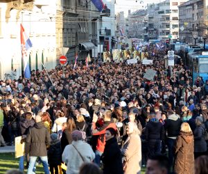 20.11.2021., Zagreb - Gradjanska udruga "Inicijativa prava i slobode" organizirala je prosvjed protiv COVID potvrda pod nazivom "ZAjedno za Slobodu" koji je krenuo s lokacije Trga zrtava fasizma te je odrediste kolone na Trgu bana Josipa Jelacica.