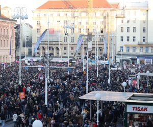 20.11.2021., Zagreb - Gradjanska udruga "Inicijativa prava i slobode" organizirala je prosvjed protiv COVID potvrda pod nazivom "ZAjedno za Slobodu" koji je krenuo s lokacije Trga Francuske Republike i Trga zrtava fasizma te  je odrediste obje kolone na Trgu bana Josipa Jelacica.