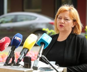 22.09.2020., Zagreb - Konferencija za medije povodom odrzavanja online simpozija Debljina, kronicne nezarazne bolesti, geni, rizici i komplikacije bolesti COVID-19 u organizaciji Doma zdravlja Zagreb centar, Nastavnog zavoda za javno zdravstvo Dr. Andrija Stampar i Udruge za prevenciju prekomjerne tjelesne tezine te Grada Zagreba. Govornici Simpozija predstavili su svoje teze o uzrocno-posljedicnoj povezanosti debljine i cescih rizika za obolijevanje od bolesti covid-19 te razvoja mogucih tezih posljedica te bolesti kod osoba prekomjerne tjelesne tezine i debelih ljudi. Sandra Sikic. 
Photo: Goran Stanzl/PIXSELL