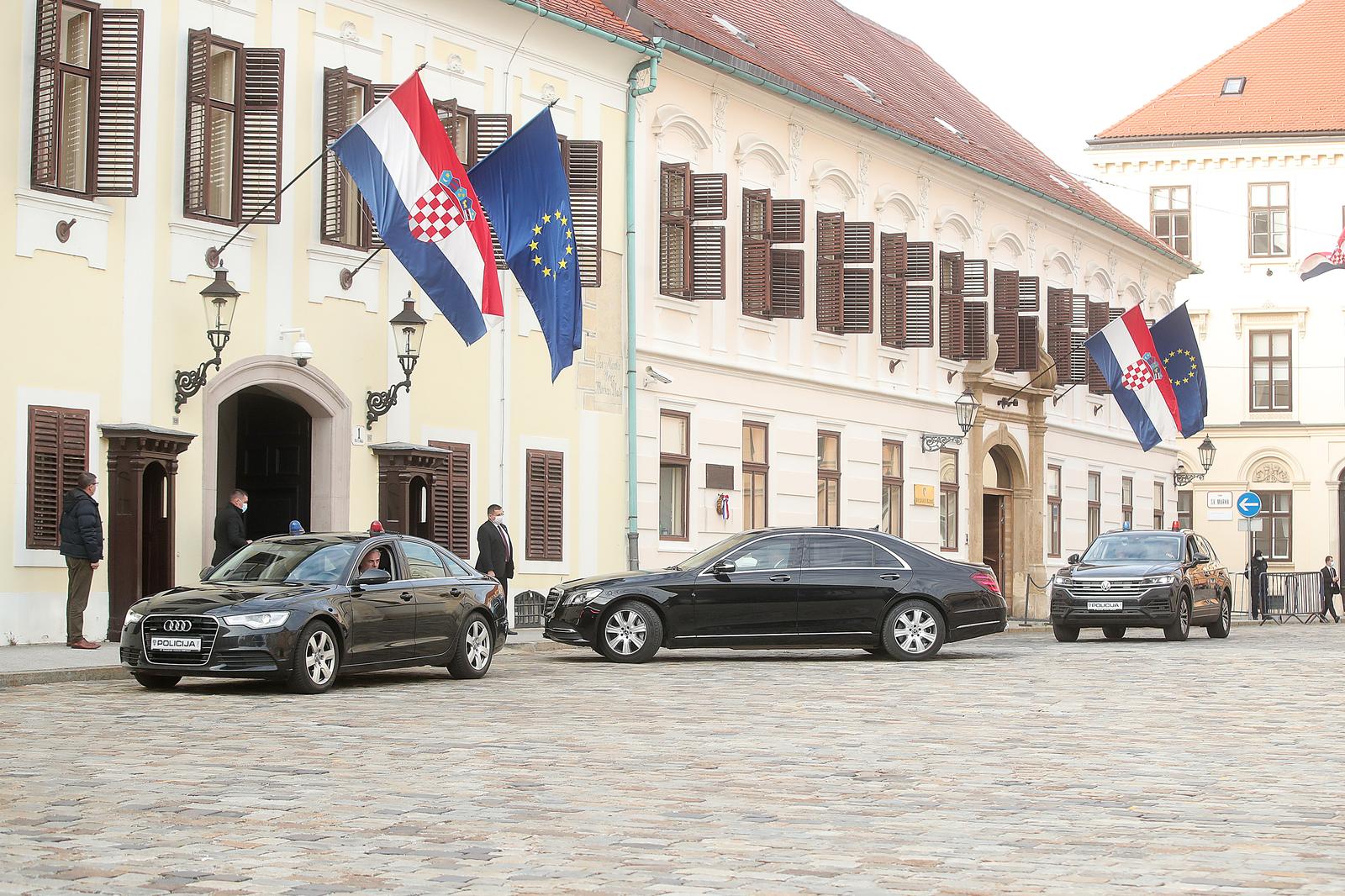 23.11.2020., Zagreb - Sjednica Vijeca za nacionalnu sigurnost odrzana je u Banskim dvorima. Zoran Milanovic dosao je na sastanak u blindiranom Mercedesom sparkiravsi se u dvoriste Banskih dvora. Na taj nacin predsjednik Zoran Milanovic i premijer Andrej Plenkovic izbjegli su medjusobni susret u prisustvu medija. 
Photo: Goran Stanzl/PIXSELL