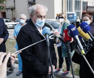 23.11.2021., Split - Gradonacelnik grada Splita Ivica Puljak, ravnatelj KBC Split Julije Mestrovic i predstojnik Klinike za infektologiju KBC Split Ivo Ivic odrzali su izvanrednu konferenciju za medije povodom sve tezeg stanja s covid oboljelima u Splitu.
Ivo Ivic
