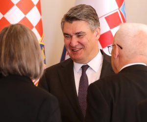 23.11.2021., Zagreb - Predsjednik Republike Zoran Milanovic odlikovao je Redom hrvatskog trolista ratne izvjestitelje iz Domovinskog rata, Zarka Plevnika i posmrtno Zeljka Ruzicica cije je odlikovanje preuzela supruga.