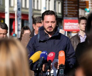 24.10.2021.  Zagreb - Referendumska inicijativa Zastitimo hrvatsku kunu pocela je prikupljanje potpisa za referendum kojim se zeli gradjanima dati izbor izmedju kune i eura