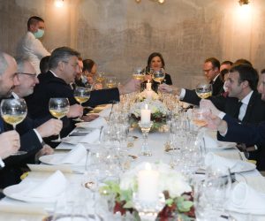 24.11.2021., Zagreb - Predsjednik Francuske Emmanuel Macron po dolasku u Zagreb u vecernjim satima susret ce se sa premijerom Andrejom Plenkovicem i izaslanstvima na radnoj veceri u restoranu Galo.