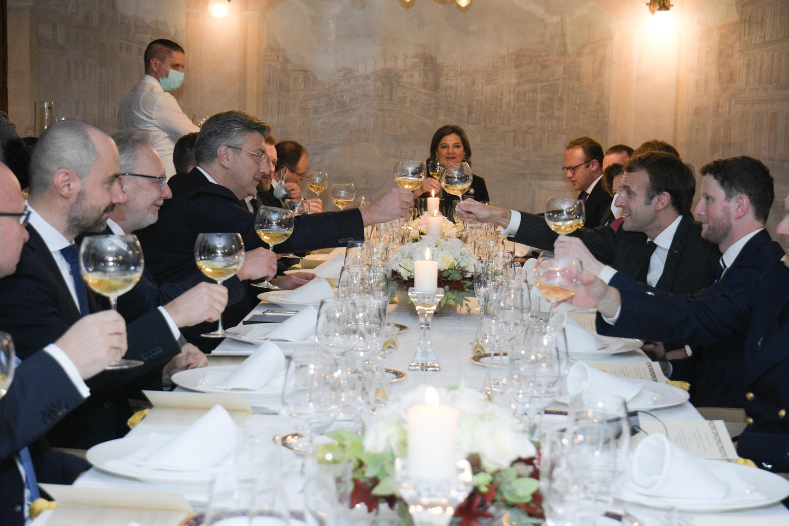 24.11.2021., Zagreb - Predsjednik Francuske Emmanuel Macron po dolasku u Zagreb u vecernjim satima susret ce se sa premijerom Andrejom Plenkovicem i izaslanstvima na radnoj veceri u restoranu Galo.