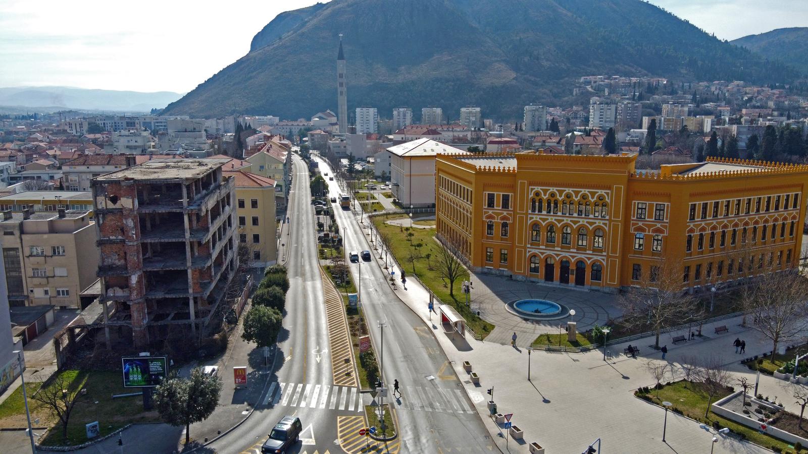 23.02.2020.,  Mostar  - Grad s najvise rusevina u BiH. Neslavnu titulu iz zadnjeg rata ponio je grad Mostar koji u samo uzoj gradskoj jezgri ima preko 20 objekata koji su poruseni i predstavljaju opasnost za gradjane i turiste te narusavaju izgled grada. 

Photo: Denis Kapetanovic/PIXSELL