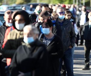 25.09.2021., Sarajevo, Bosna i Hercegovina - Velike guzve u Sarajevu za cjepljenje nakon sto je stiglo Pfizer cjepivo.
 Photo: Armin Durgut/PIXSELL
