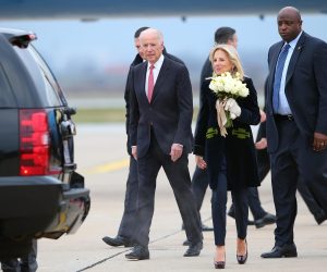 25.11.2015., Zagreb - Americki potpredsjednik Joe Biden stigao je avionom Airforce 2 sa suprugom Jill Biden. U Zracnoj luci Zagreb docekalo ga je mnostvo novinara uz dosad nevidjene mjere osiguranja. Kao pocasni gost sudjelovat ce na regionalnom sastanku procesa Brdo-Brijuni koji okuplja celnike zemalja jugoistocne Europe. 
Photo: Jurica Galoic/PIXSELL