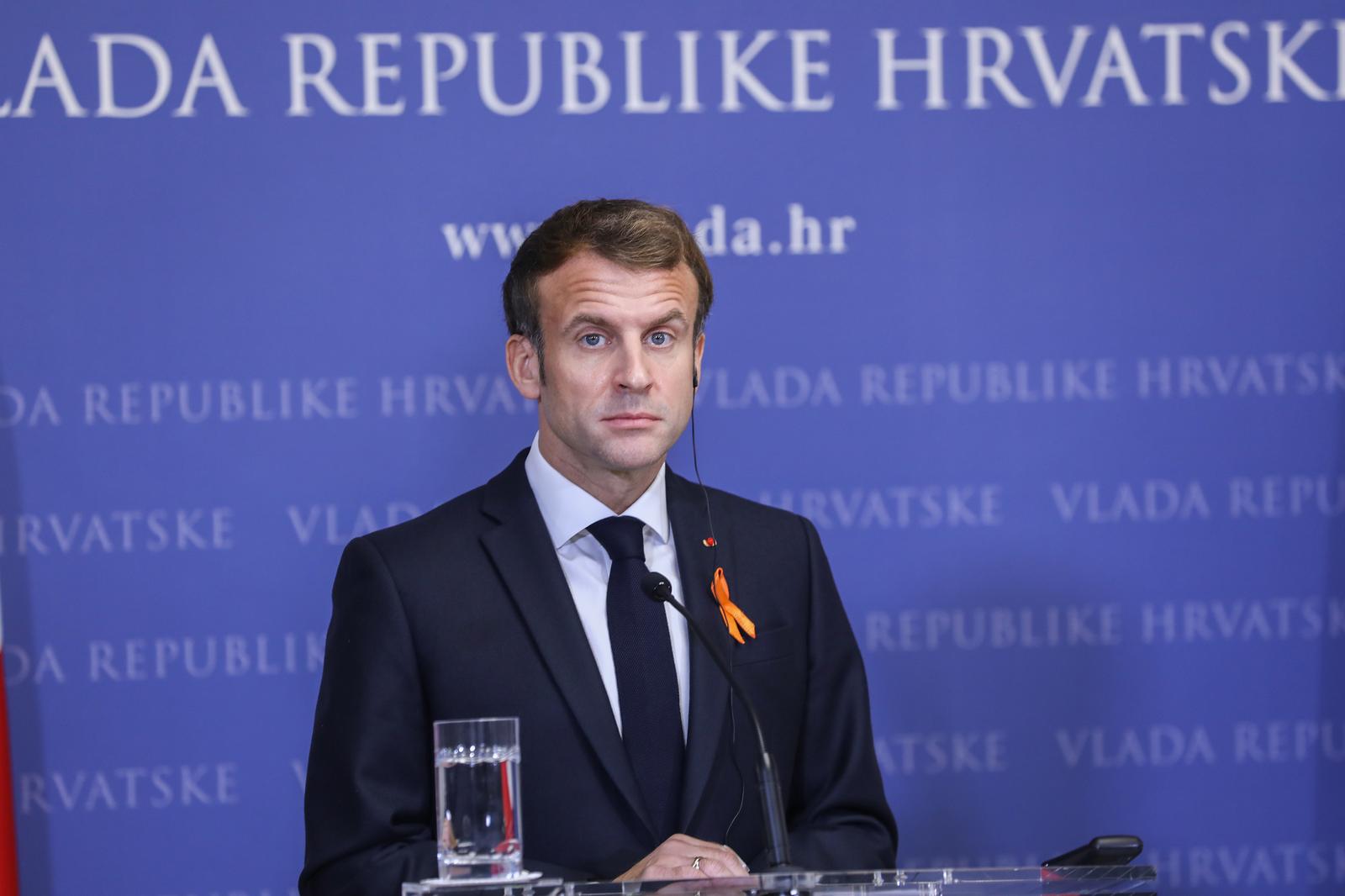 25.11.2021., Zagreb - Predsjednik Francuske Emmanuel Macron daje izjavu medijima nakon sluzbenog sastanka s predsjednik Vlade RH Andrejom Plenkovicem u Banskim dvorima. Predsjednik Macron prvi je francuski predsjednik koji dolazi u sluzbeni posjet Hrvatskoj.