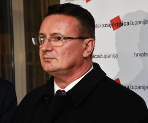 25.11.2021., Slavonski Brod - Odrzana 60. Sjednica Izvrsnog odbora Hrvatske zajednice zupanija. Teme u fokusu bile su iz podrucja skolstva, zdravstva i prijevoza. Zupan Brodsko-posavske zupanije Danijel Marusic.