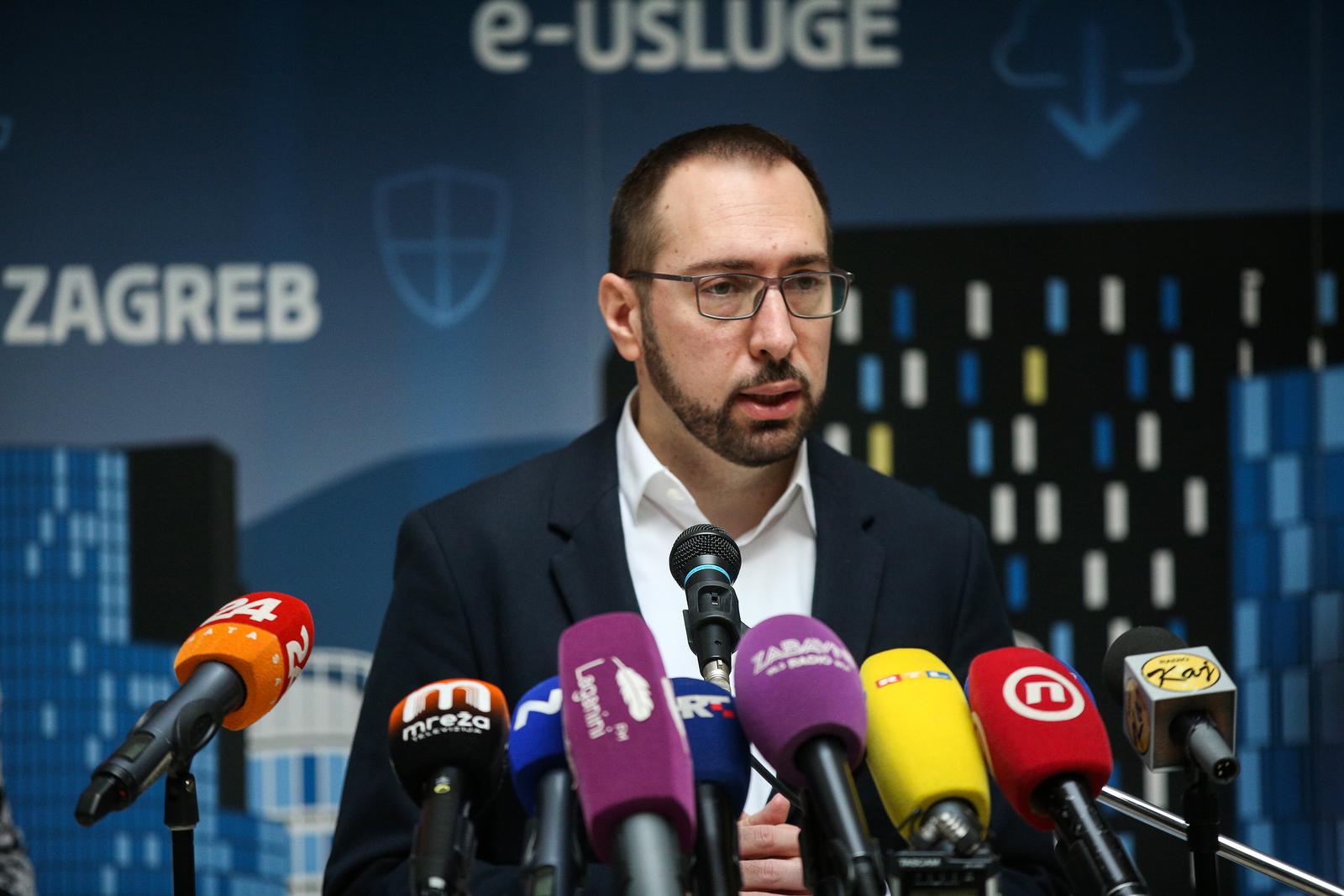 26.10.2021., Zagreb - Gradonacelnik Zagreba Tomislav Tomasevic govorio je na redovnoj konferenciji za medije u predvorju Gradske uprave na Trgu Stjepana Radica.