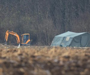 26.11.2021.,Vukovar - Nedaleko od ceste Bobota – Pacetin, naselja u blizini Vukovara,  pronadjena je nova masovna grobnica u kojoj su do sada pronadjeni posmrtni ostaci najmanje deset tijela ljudi nestalih u Domovinskom ratu. Grobnica se nalazi oko 200 metara udaljena od ceste, uz sumarak i u neposrednoj blizini divljeg deponija.