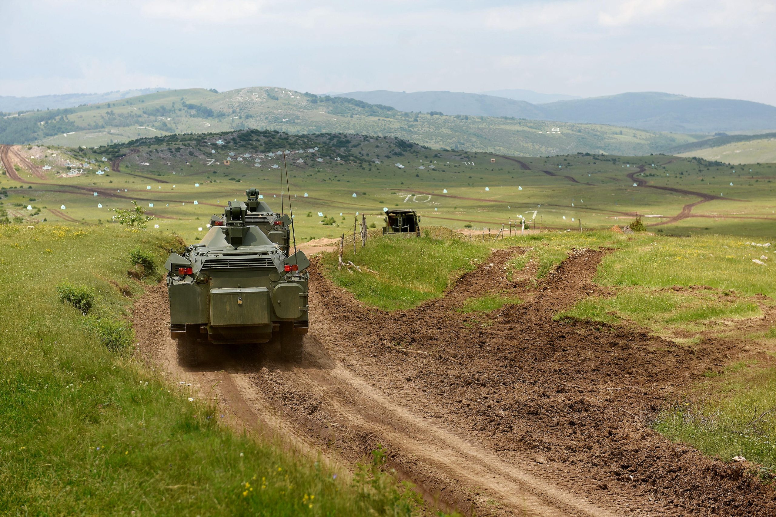 27, June, 2021, Pester - Units of the Army, Air Force and Air Defense, 72nd Brigade for Special Operations and 63rd Parachute Brigade are conducting a joint tactical exercise with combat shooting "Lightning Strike 2021" at the Temporary Range Pester on the topic "Strengthened tactical group in conducting an offensive operation". Photo: B.P./ATAImages

27, jun, 2021, Pester - Jedinice Kopnene Vojske, Ratnog vazduhoplovstva i protivvazduhoplovne odbrane, 72. brigade za specijalne operacije i 63. padobranske brigade izvode zdruzenu takticku vezbu sa bojevim gadjanjem "Munjeviti udar 2021" na Privremenom poligonu Pester po temi "Ojacana takticka grupa u izvodjenju napadne operacije" . Photo: B.P./ATAImages