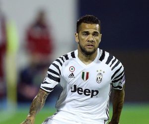 27.09.2016., stadion Maksimir, Zagreb - Liga prvaka, skupina H, 2. kolo, GNK Dinamo - Juventus FC. Domagoj Pavicic, Dani Alves.
Photo: Goran Stanzl/PIXSELL