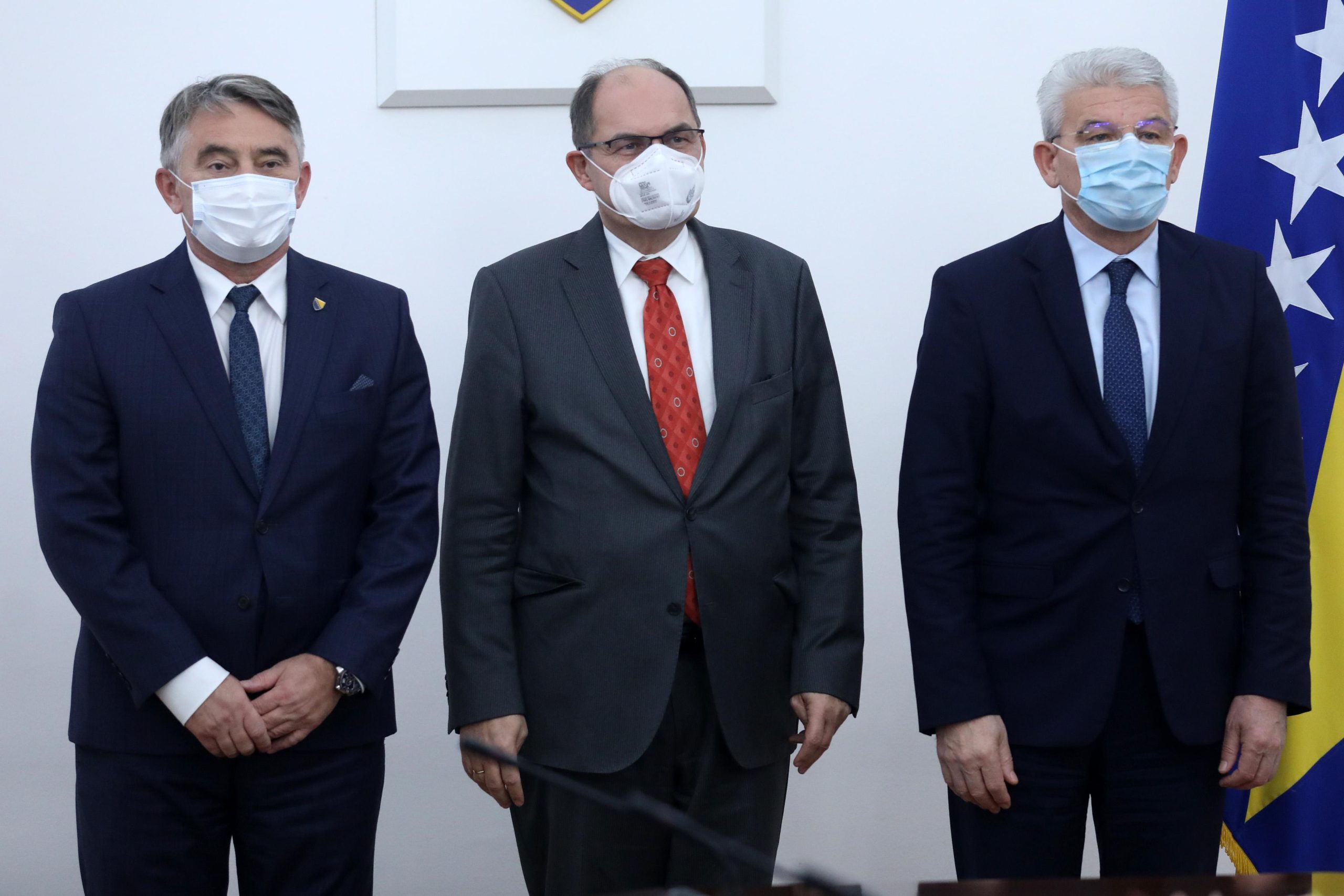 28.10.2021., Sarajevo, Bosna i Hercegovina - Visoki predstavnik Christian Schmidt stigao u posjet Predsjednistvu BiH, docekali ga Komsic i Dzaferovic bez Dodika.
Photo: Armin Durgut/PIXSELL