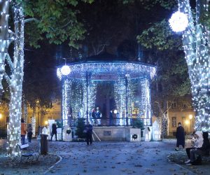 28.11.2020., Zagreb - Ovogodisnji Advent u Zagrebu puno skromniji zbog situacije sa koronavirusom te umjesto desetaka tisuca ljudi tek pokoji gradjanin prosetao centrom grada. 
Photo: Luka Stanzl/PIXSELL