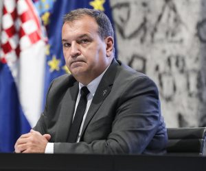 29.10.2021., Zagreb - Nacionalni stozer civilne zastite odrzao je konferenciju za medije u Nacionalnoj i sveucilisnoj knjiznici. Ministar zdravstva Vili Beros. Photo: Robert Anic/PIXSELL