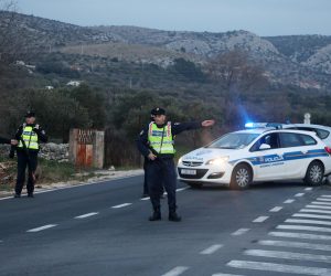 30.01.2021., Sibenik - Policijske blokade na svim prilazima, ulazima i izlazima iz Sibenika. 
Photo: Dusko Jaramaz/PIXSELL