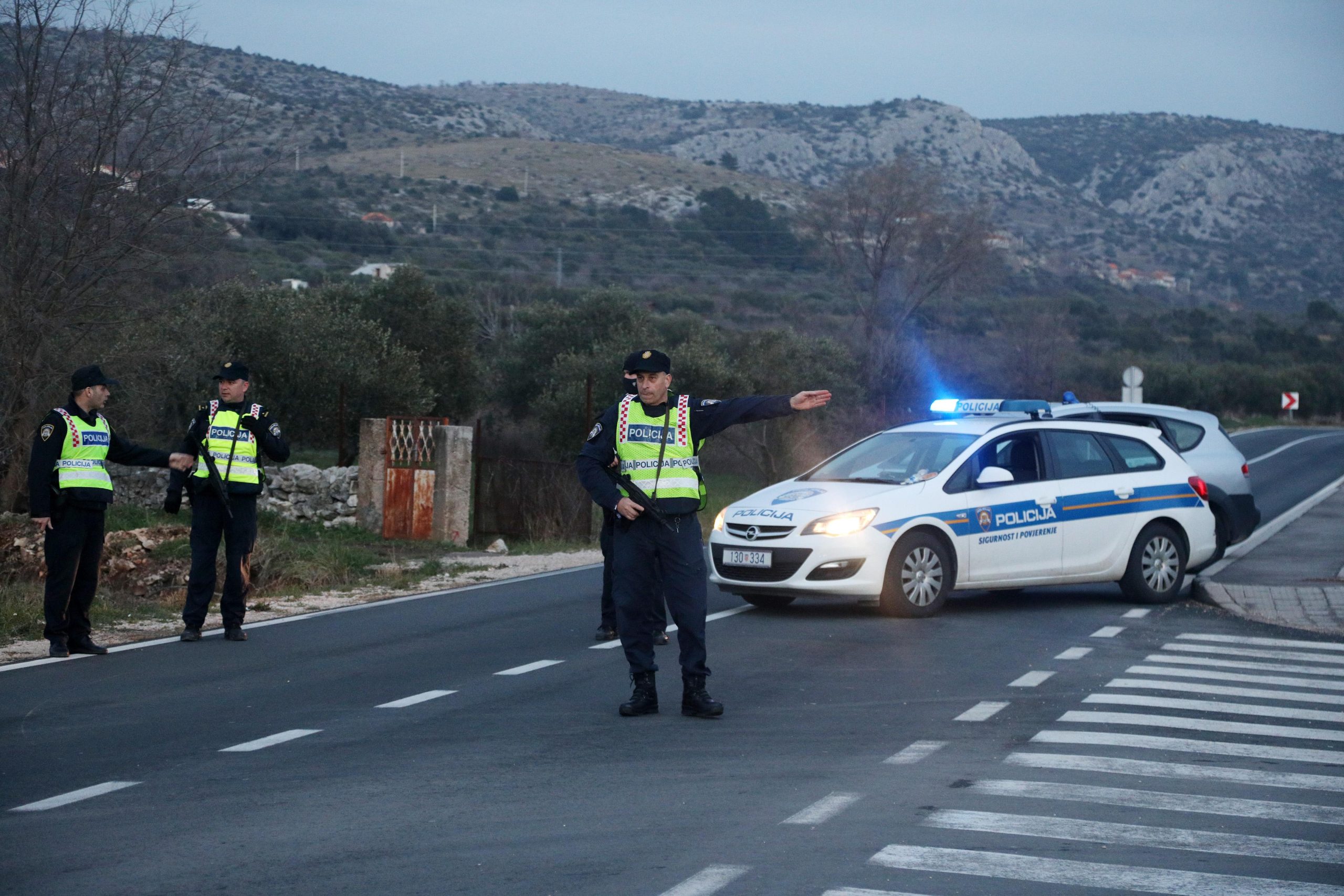 30.01.2021., Sibenik - Policijske blokade na svim prilazima, ulazima i izlazima iz Sibenika. 
Photo: Dusko Jaramaz/PIXSELL