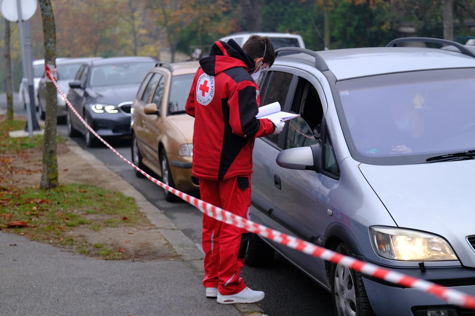 30.10.2021., Zagreb - I danas veliki broj gradjana dolazi na COVID-19 destiranja u Nastavni zavod za javno zdravstvo Dr. Andrija stampar. Photo: Slaven Branislav Babic/PIXSELL