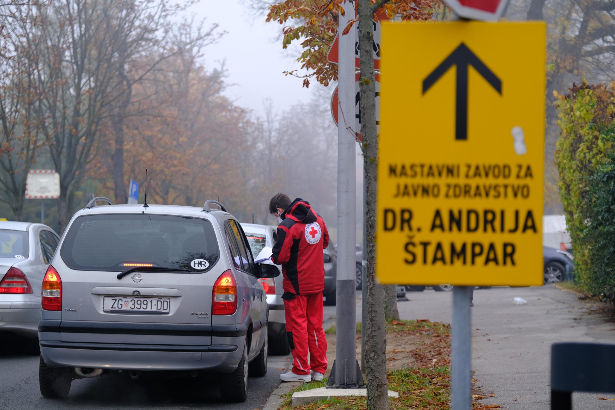 30.10.2021., Zagreb - I danas veliki broj gradjana dolazi na COVID-19 destiranja u Nastavni zavod za javno zdravstvo Dr. Andrija stampar. Photo: Slaven Branislav Babic/PIXSELL