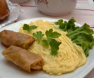 31.03.2019., Pozega - ​Hotel Grgin Dol u Pozegi bio je domacin 6. Sarmijade. Gastro manifestaciju, natjecanje u spravljanju tzv. kraljice jela odrganizirala je Udruga pozeski cuvari bastine.
Photo: Ivica Galovic/PIXSELL