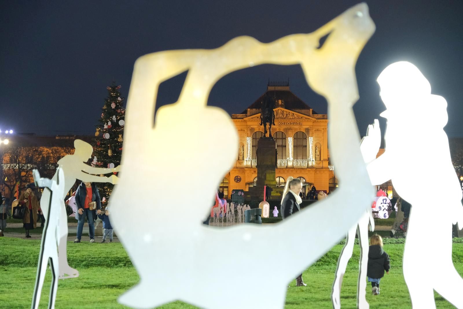 28.11.2021., Zagreb - Prve adventske nedjelje gradani su uzivali u nesto skromnijem adventu nego prije COVID.a 19.