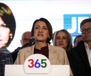 16.05.2021., Zagreb - Izborni stozer kandidatkinje za gradonacelnicu Zagreba Jelene Pavicic Vukicevic na parkiralistu ispred prostorija Stranke rada i solidarnosti u Praskoj 5. Jelena Pavicic Vukicevic dala je izjavu za medije. Jelena Pavicic Vukicevic Photo: Zeljko Hladika/PIXSELL