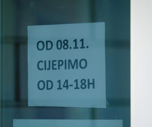 07.11.2021., Zagreb - U Novom Zagrebu, na Kajzerici, pripremljen je jos jedan punkt za cijepljenje protiv Covida-19 u Ulici Radoslava Cimermana 64 a. Gradjani su poceli dolaziti i na tu lokaciju, ali oni rade tek od sutra popodne.