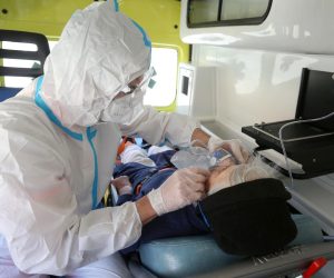 09.04.2021., Karlovac - Zbog povecanog broja oboljelih od covida-19 i transporta pacijenata  do bolnice djelatnicima karlovacke Hitne pomoci opseg posla u protekla dva tjedna povecan je za cak 80 posto. Hitna pomoc svakodnevno prevozi brojne pacijente sa teskim simptomima covida-19, upale pluca, teskim disanjem u bolnicu. U transportu tesko oboljeli dobiju kisik kako bi im se olaksao put do bolnice. Photo: Kristina Stedul Fabac/PIXSELL