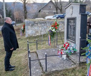 21.11.2021., Otocac - U mjestu Dabar odana je pocast civilnim zrtvama Domovinskog rata koje su stradale prije 30 godina. Komemoraciji je prisustvovao podpredsjednik Vlade RH i ministar branitelja Tomo Medved.