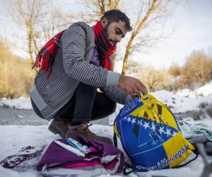 15.01.2021., Bihac, Bosna i Hercegovina - Tekuce vode u migrantskom kampu Lipa u blizini Bihaca jos uvijek nema. Ono malo vode u rezervoarima se jutros zaledilo jer je temperatura u 9 sati bila -14 stupnjava celzijusa. Migrantu iz Pakistana Hagiazu Abdulrehmanu kupanje u obliznjem potoku jedina je mogucnost za odrzavanje osobne higijene. Prema pisanju lokalnih medija kamp Lipa bit ce u potpunosti funkcionalan tek za 3 mjeseca.
Photo: Armin Durgut/PIXSELL