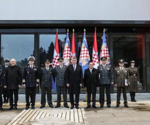 16.11.2021.,Zagreb - Povodom obiljezavanja 30. obljetnice 204. brigade HV-a i 30. obljetnice Bitke za Vukovar Predsjednik Republike i vrhovni zapovjednik Oruzanih snaga Republike Hrvatske urucio je izvanredna promaknuca djelatnim vojnim osobama, braniteljima Vukovara. Istom prigodom Predsjednik Republike donio je odluke o dodjeli odlikovanja braniteljima Vukovara.