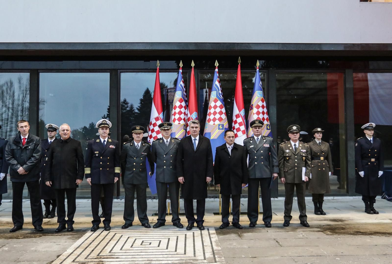 16.11.2021.,Zagreb - Povodom obiljezavanja 30. obljetnice 204. brigade HV-a i 30. obljetnice Bitke za Vukovar Predsjednik Republike i vrhovni zapovjednik Oruzanih snaga Republike Hrvatske urucio je izvanredna promaknuca djelatnim vojnim osobama, braniteljima Vukovara. Istom prigodom Predsjednik Republike donio je odluke o dodjeli odlikovanja braniteljima Vukovara.