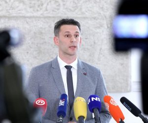 14.10.2021., Zagreb - Zastupnik Bozo Petrov komentirao je u Saboru odluku Vrhovnog suda u slucaju Fimi media.