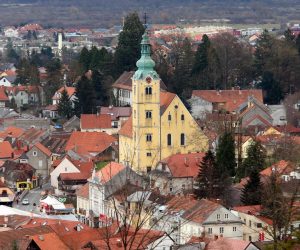 28.02.2014., Samobor - Pogled na grad s rusevina Starog grada. 
Photo: Robert Anic/PIXSELL