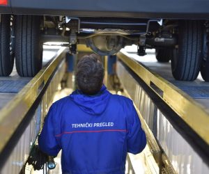 20.11.2017., Sibenik - 
Od jutros se na svim stanicama za tehnicki pregled vozila obavlja  besplatna kontrola automobila u sklopu akcije Dani tehnicke ispravnosti vozila 2017. Akcije ce trajati cijeli tjedan. 
Photo: Hrvoje Jelavic/PIXSELL