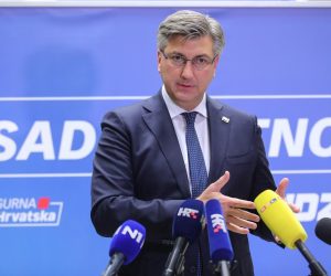 08.11.2021., Zagreb - Predsjednik Vlade i HDZ-a Andrej Plenkovic dao je izjavu medijima nakon odrzana zajednicke sjednice Predsjednistva i Nacionalnog vijeca HDZ-a u sredisnjici stranke na Trgu zrtava fasizma.