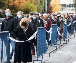 02.11.2021., Zagreb - Guzva u novim paviljonima za cijepljenje protiv covida-19 na Zagrebackom velesajamu. Photo: Marin Tironi/PIXSELL