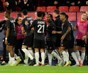 epa09560398 Lille's players celebrate the 1-2 during the UEFA Champions League soccer match between Sevilla FC and Lille Olympique Sporting Club held at Ramon Sanchez-Pzijuan stadium, in Seville, southern Spain, 02 November 2021.  EPA/RAUL CARO
