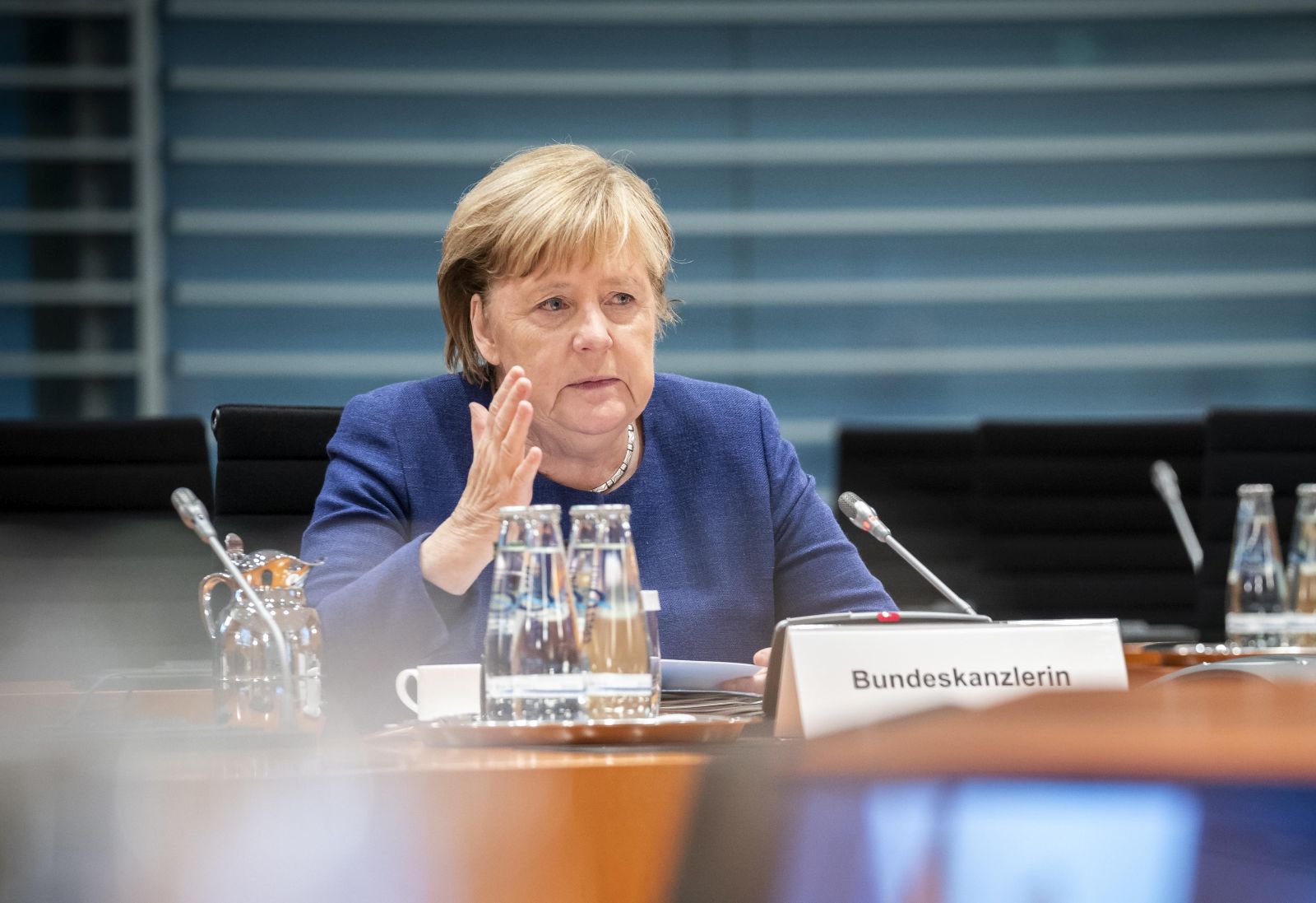 epa09589714 A handout photo made available by the German Government showing outgoing German Chancellor Angela Merkel attending a video conference with the heads of government of the federal states, over the ongoing Covid-19 pandemic, at the international conference room of the Federal Chancellery in Berlin, Germany, 18 November 2021.  EPA/STEFFEN KUGLRT / HANDOUT  HANDOUT EDITORIAL USE ONLY/NO SALES