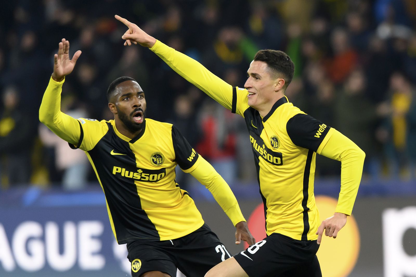 epa09599799 Young Boys' Vincent Sierro (R) celebrates  with Young Boys' Ulisses Garcia after scoring the 2-2 goal during the UEFA Champions League group F soccer match between BSC Young Boys Bern and Atalanta Bergamo at the Wankdorf stadium in Bern, Switzerland, 23 November 2021.  EPA/ANTHONY ANEX