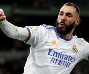 epa09609926 Real Madrid's Karim Benzema celebrates after scoring the 1-1 tier during the Spanish LaLiga soccer match between Real Madrid and Sevilla FC at Santiago Bernabeu stadium in Madrid, Spain 28 November 2021.  EPA/Ballesteros