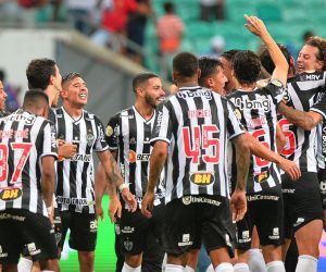epa09617910 Players of Mineiro celebrates after defeating bahia during Brasilerao Serie A tournament soccer match between Sport Bahia and Atletico Mineiro at Arena Fonte Nova stadium in Salvador, Brazil, 02 December 2021.  EPA/WALMIR CIRNE