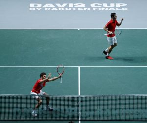 epa09619769 Nikola Mektic (L) and Mate Pavic (R) of Croatia celebrate winning their doubles tennis match against Novak Djokovic and Filip Krajinovic of Serbia at the semi final Davis Cup tie between Serbia and Croatia held at Madrid Arena tennis complex in Madrid, central Spain, 03 December 2021.  EPA/Emilio Naranjo  EPA-EFE/Emilio Naranjo