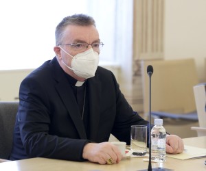 Zagreb, 06.12.2021 - Predsjednik Vlade RH Andrej Plenković održao je redoviti polugodišnji sastanak s predstavnicima Hrvatske biskupske konferencije.
Na fotografiji Josip Bozanić.
foto HINA/ Edvard ŠUŠAK/ es