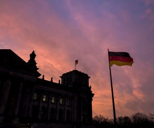 epa09628796 A sun rises behind the German parliament (Bundestag) in Berlin, Germany, 08 December 2021. A coalition of Social Democratic Party (SPD), Green party (Die Gruenen) and Free Democratic Party (FDP) forms the new German government.  EPA/Martin Divisek
