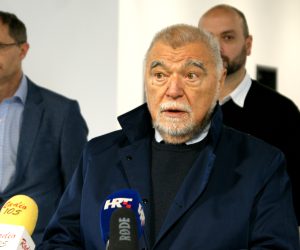 Čakovec, 09.12.2021. - Bivši predsjednik Stipe Mesić rekao je kako bi aktualni predsjednik Republike Hrvatske Zoran Milanović kod izjava koje se tiču zločina i žrtava treba više voditi računa o tome kakav će biti odraz tih izjava. Na fotografiji Stipe Mesić.
foto HINA/ Siniša KALAJDŽIJA/ ml