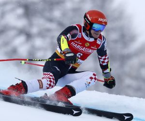 epa09635543 Filip Zubcic of Croatia in action during the Men's Giant Slalom race at the FIS Alpine Skiing World Cup event in Val d'Isere, France, 11 December 2021.  EPA/SEBASTIEN NOGIER